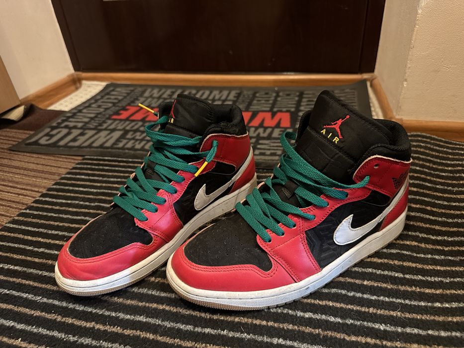 Jordan 1 Mid Christmas Edition
