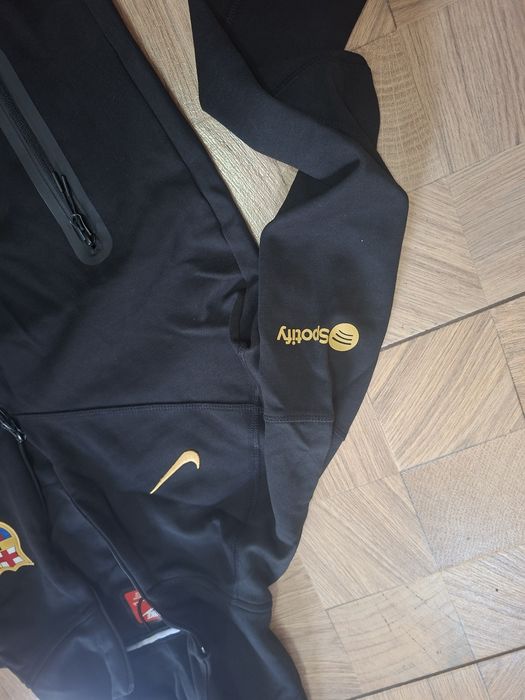 Trening Nike pentru bărbați ,nou cu etichetă,de culoare negru