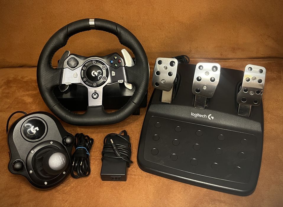 Negociabil Volan de Gaming Logitech G920 cu pedale si schimbator in stare excelenta, pret negociabil