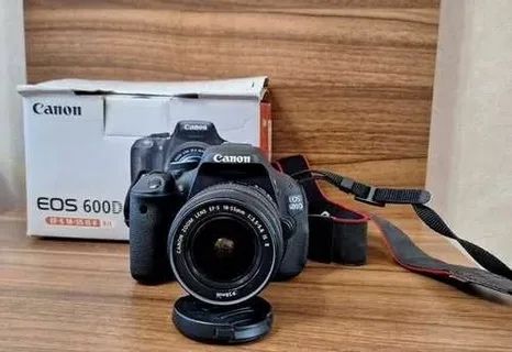 canon  EOS 600 d ef-s 18-55 IS II Kit