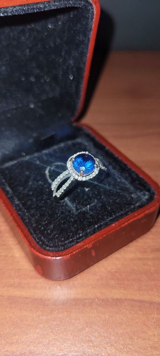 Золотое кольцо с сапфиром 750 проба