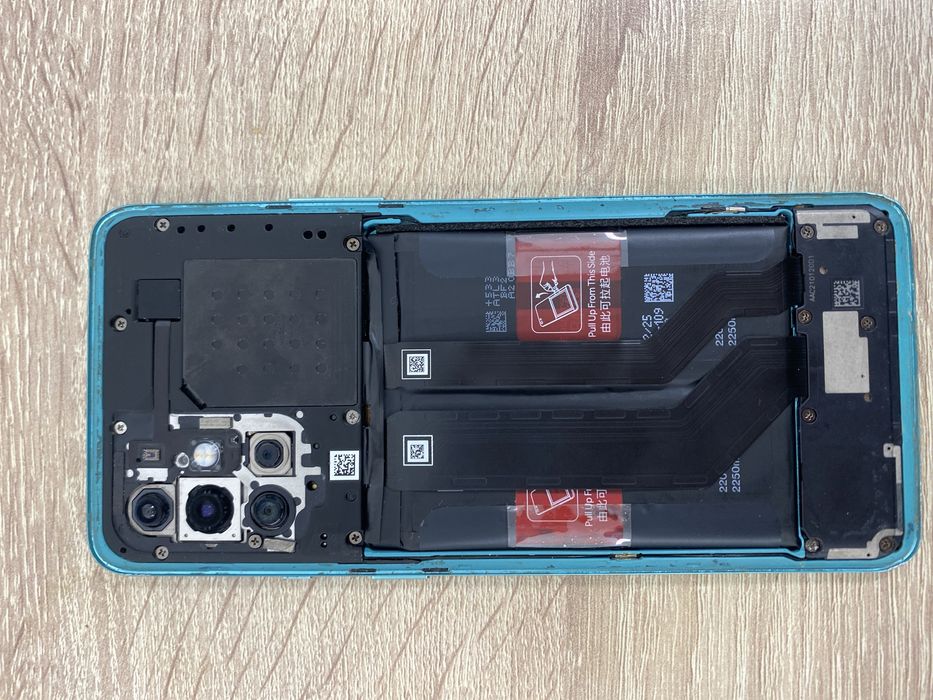 Продается OnePlus 8T 12/256гб. Нет дисплея и задний крышки