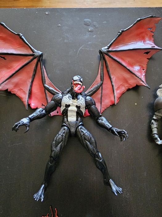 Figurine Marvel Venom VS Dracula