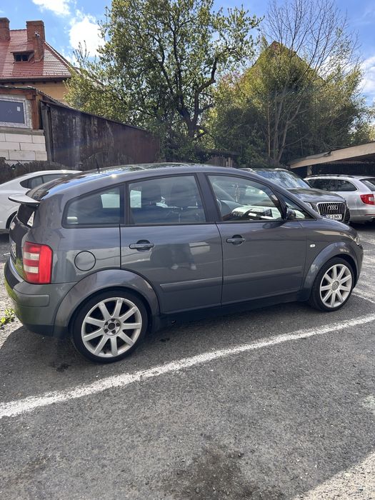 Vând Audi A2  an fabricație 2002