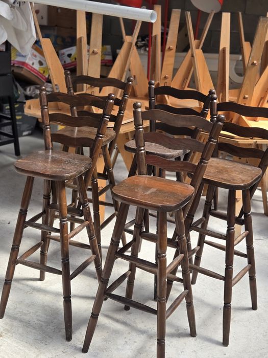 Дървени масивни бар столове