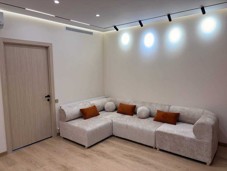 Сдам в аренду новую 3х комнатную квартиру в центре