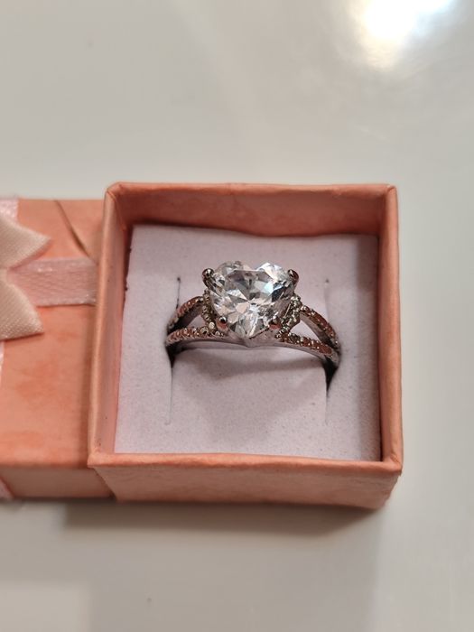 Златни пръстени 18к злато със сапфир Нови