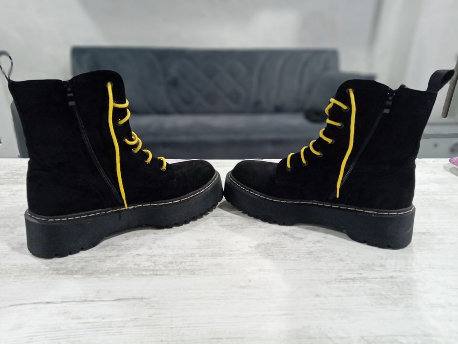 Продавам дамски боти