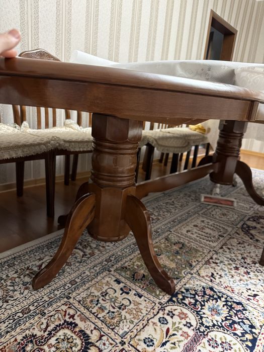 Стол для гостинной из дерева