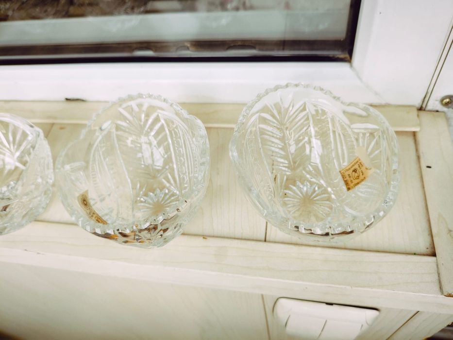Хрустальные посуды для сервировки стола