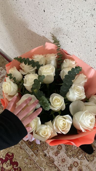 Продам белые розы свежий букет метровый