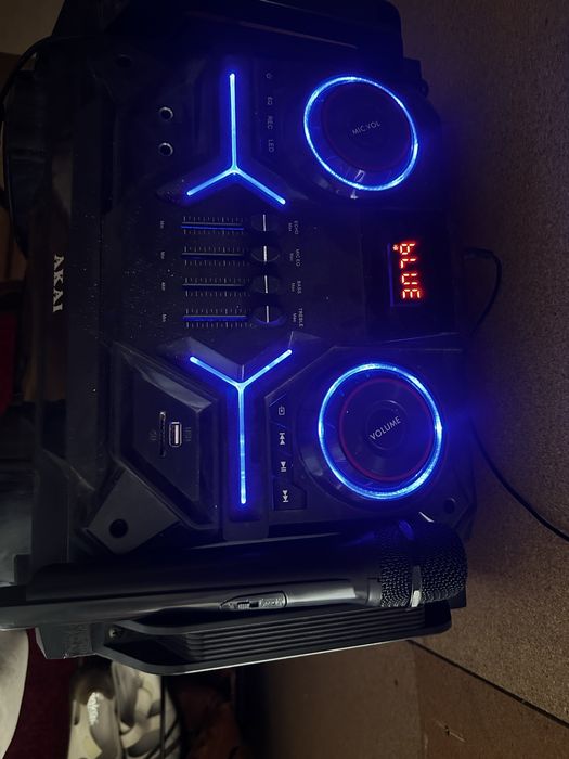 Караоке тонколона Akai