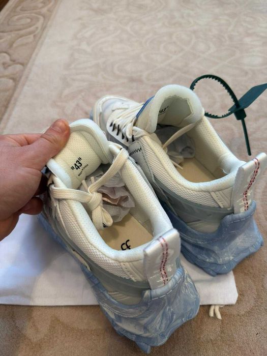 Adidasi Off-White ODSY 1000