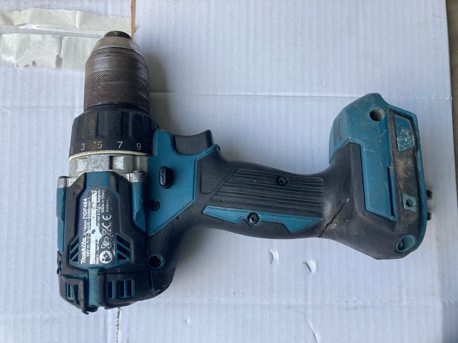 Autofiletanta Makita DDF 484 cu Defect 18v doar  Corp