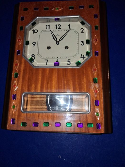 Продам часы настенные риалитетные антикварный