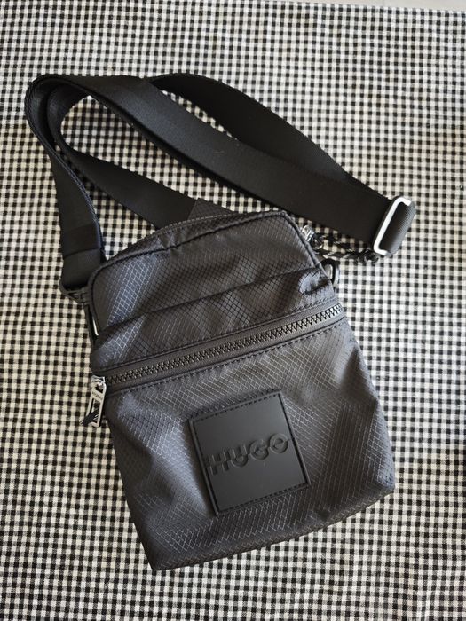 Мъжка чантичка HUGO Crossbody