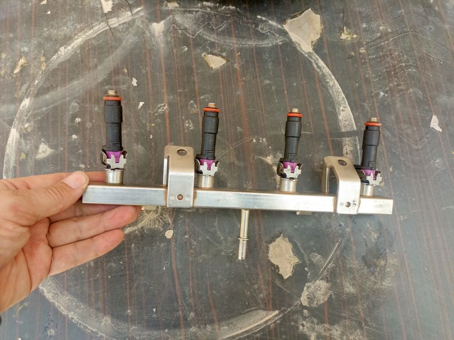 Топливная инжектор от Нексии 3