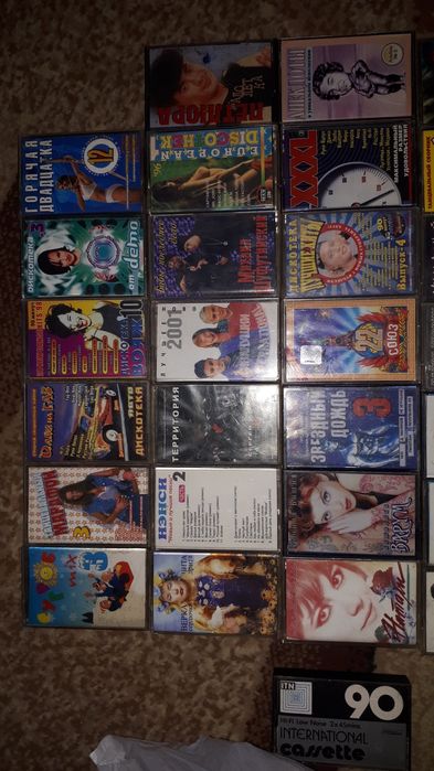 Видеокассеты фильмы.мульт.аудиокассеты.диски