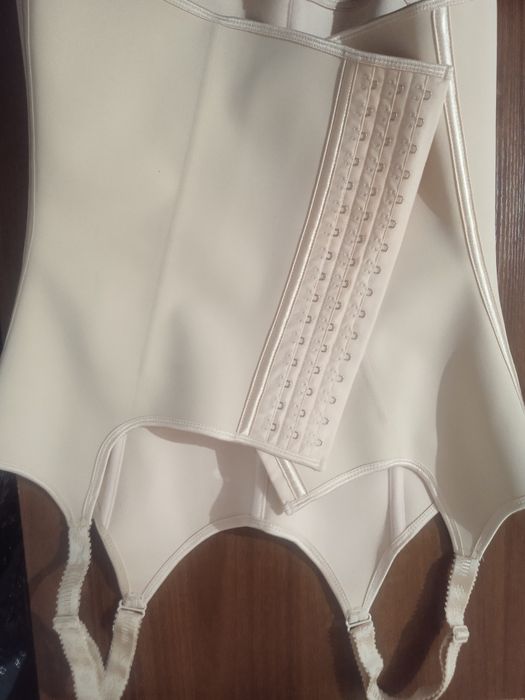 Утягивающии корсет