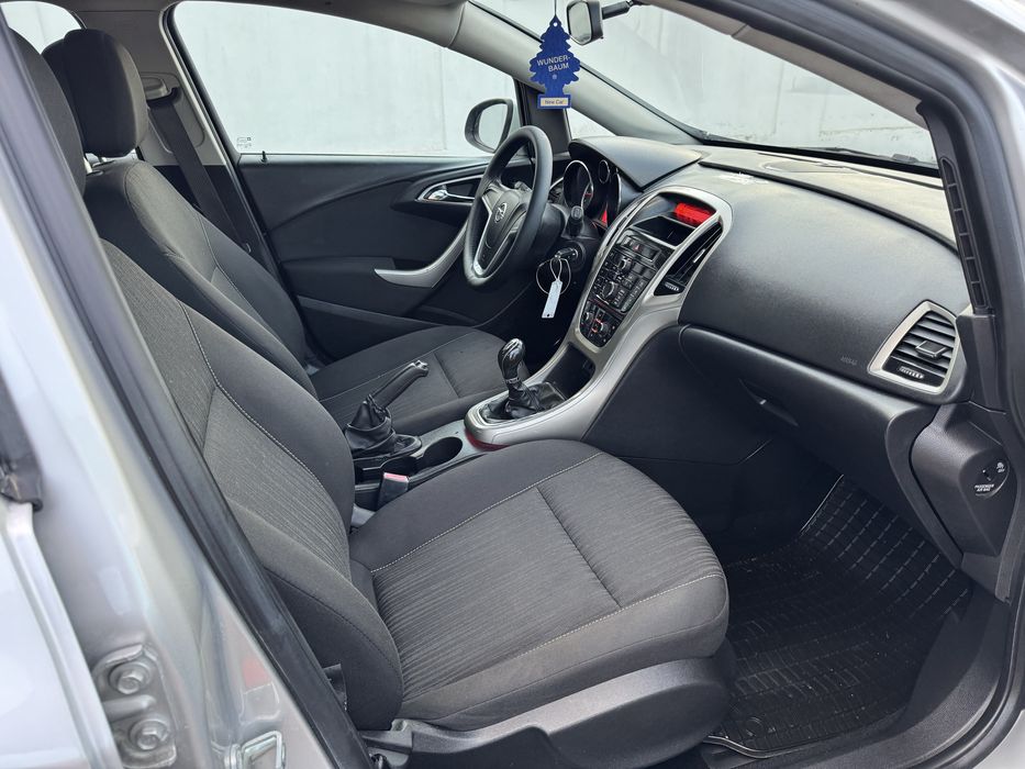 Opel Astra J  1.4 Benzina * 2011 * Euro 5 / 144.000 Km