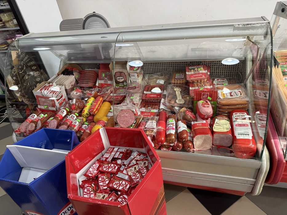 Vitrina feigorifica mezeluri