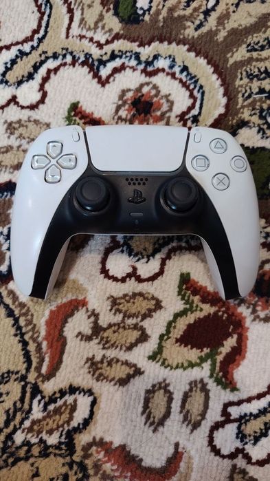 Playstation 5 в дисковод идеально состояние 4 диска бонус