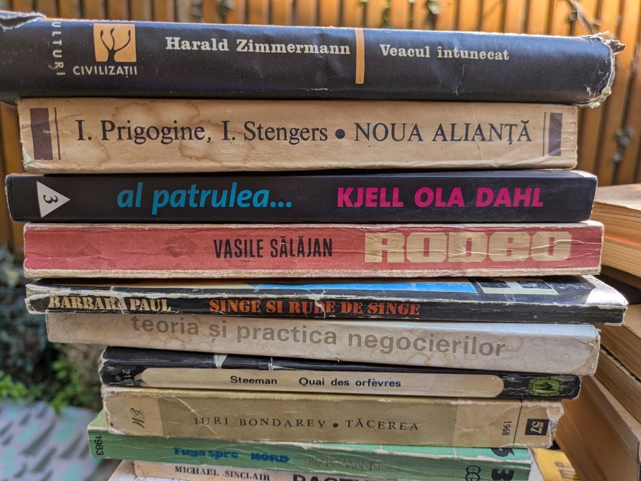 cărți diverse – literatură, istorie, economie 
Lot cărți d