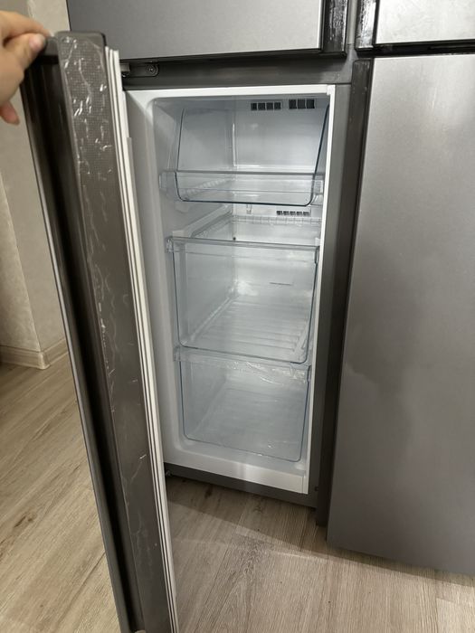 Холодильник Hisense