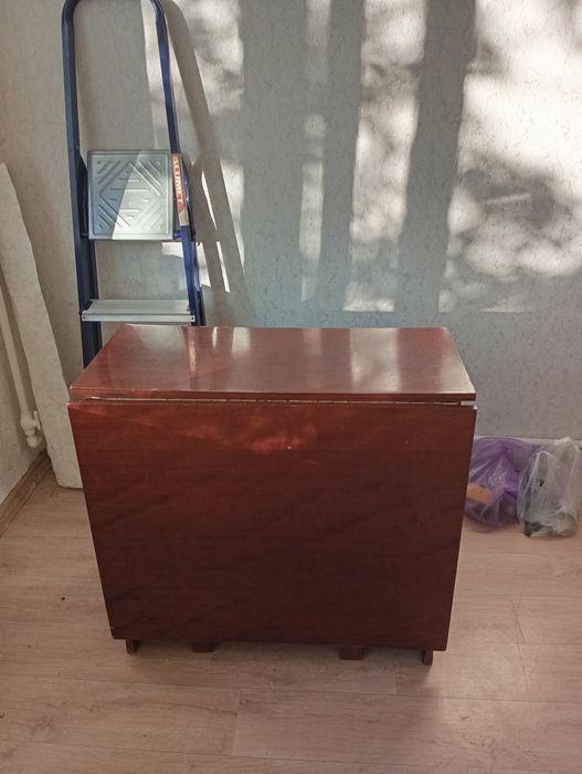 Продам стол недорого