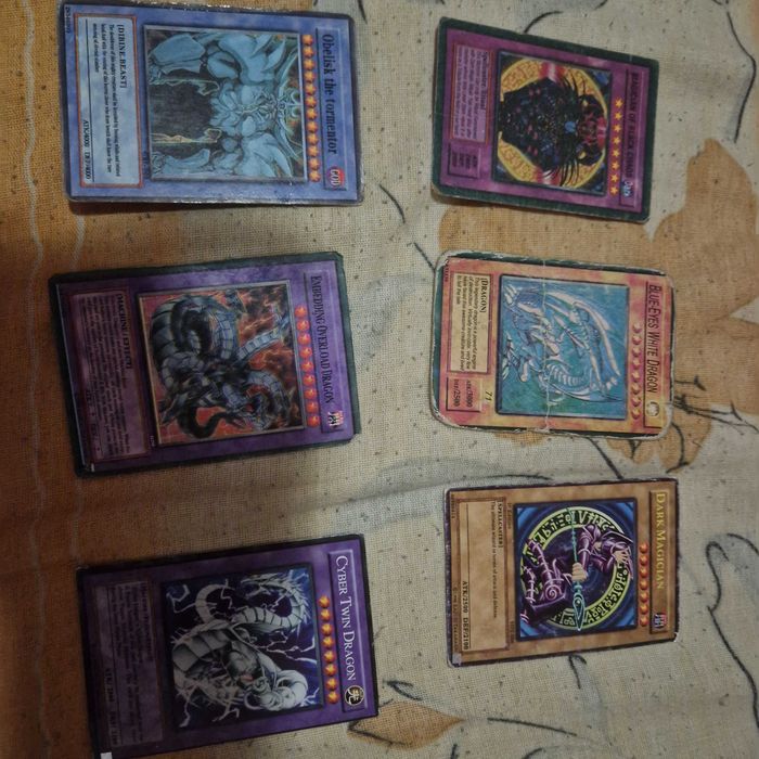 Стара кутия с Yu-Gi-Oh карти
