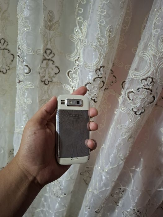 Nokia E72 // ishlaydi