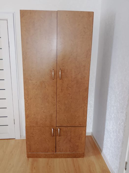 Шкаф коричневый
