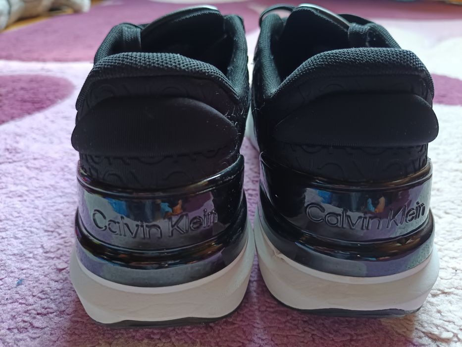 Продавам дамски обувки Kalvin Klein