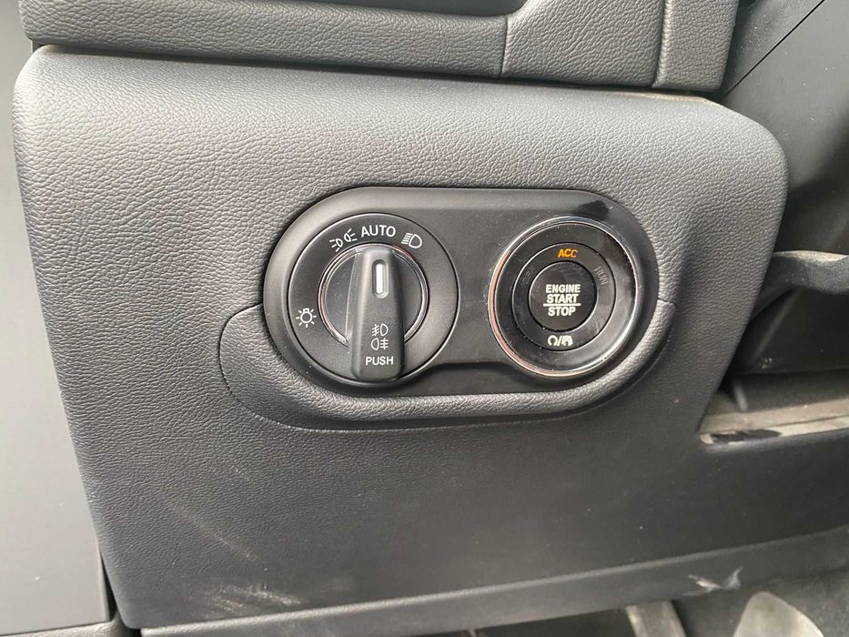 Dezmembrez Maserati LEVANTE 3.0i/usa/stopuri/faruri/grila/interior/jante/suspensie/comenzi/ceasuri/buton/navi