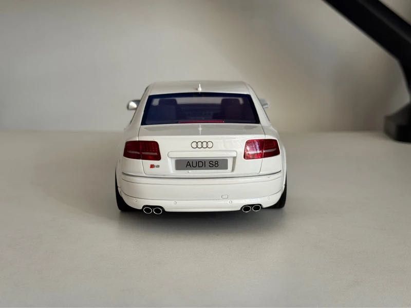 Macheta Audi S8 D3 1:18 OTTO OT699