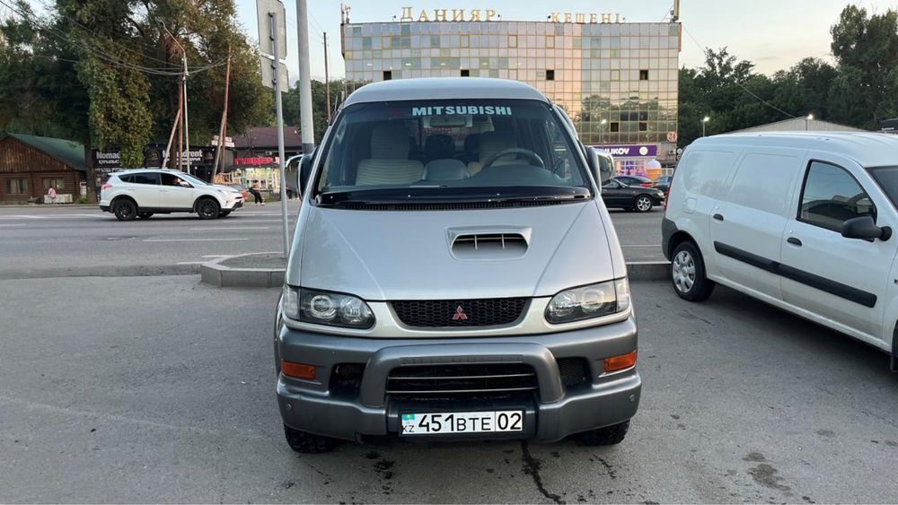 Митсубиси  Делика Булка L400