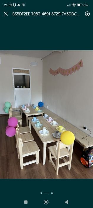 Дървени столчета и маса