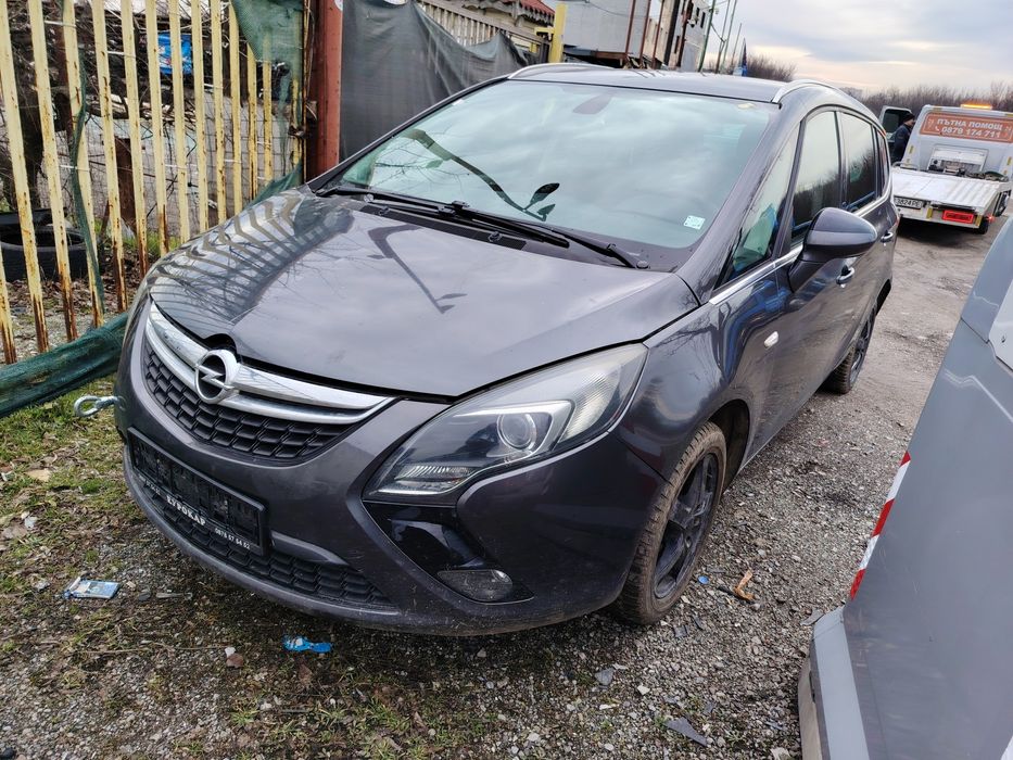 Продавам на части Опел Зафира С 2013г 1.6 Т метан