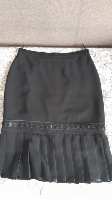 Продаю юбку, для повседневки, размер 42/европа —48.Со складками внизу.