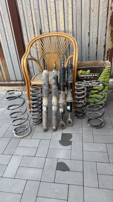 Крузак 200 амортезаторы пружыны