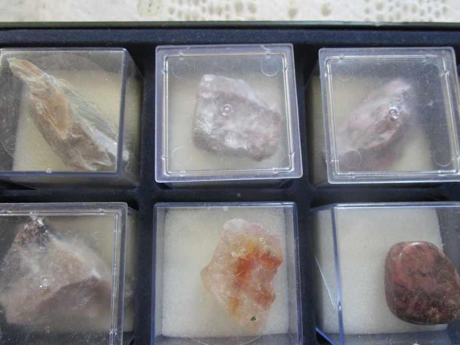 Колекция-голям лот от образци на полускъпоценни камъни