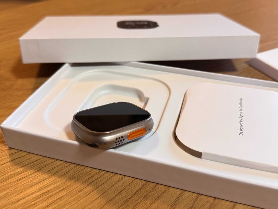 Apple Watch Ultra 2 49mm - Titanium Case Orange Ocean strap