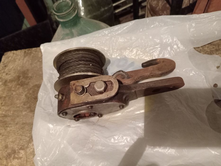 Продаётся ЛЕБЁДКА.