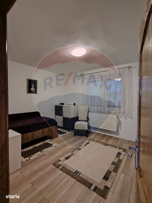 Casă / Vilă cu 8 camere de vânzare în zona Central