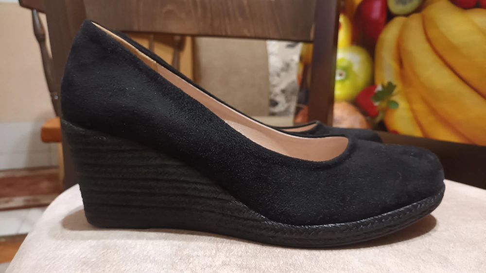Чисто нови дамски обувки на платформа Lulux, еко велур, номер 39