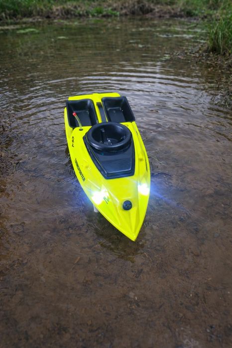 Navomodel cu GPS model HYBRID. Folosit 5 partide  .