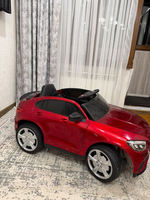 Игрушечная машина