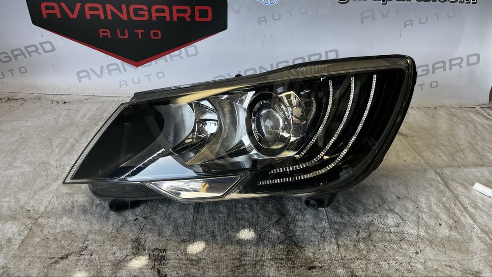 Skoda Superb ляв фар
