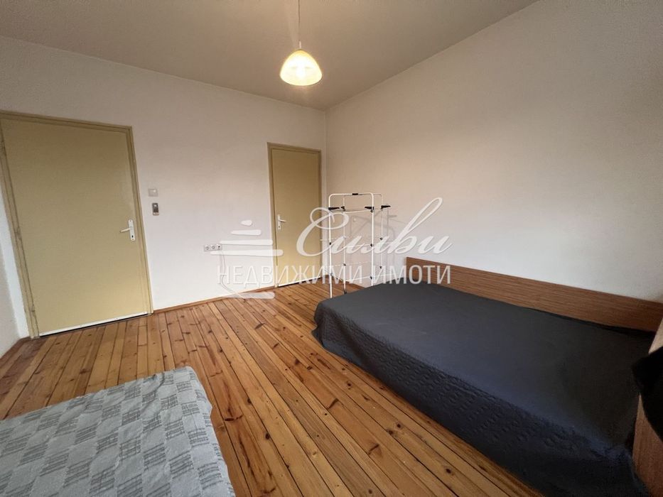 Етаж от ТУХЛЕНА къща на плоча - кв. ТОП Център!