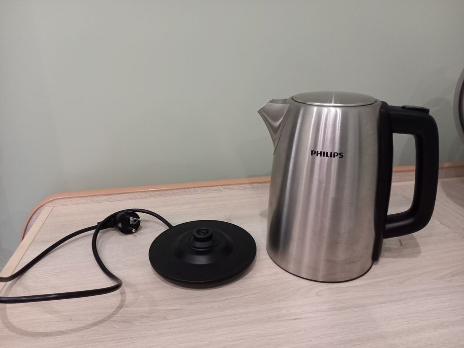 Електрическа кана Philips нова!